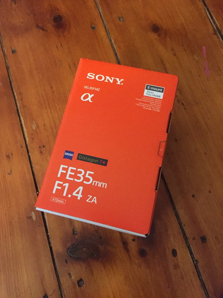 Unboxing the Sony FE35mm f1.4 ZA Zeiss Distagon T*